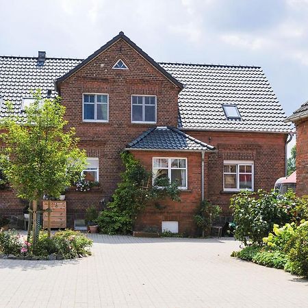 Hotel Gutshof Zum Adlernest Arnsnesta Esterno foto