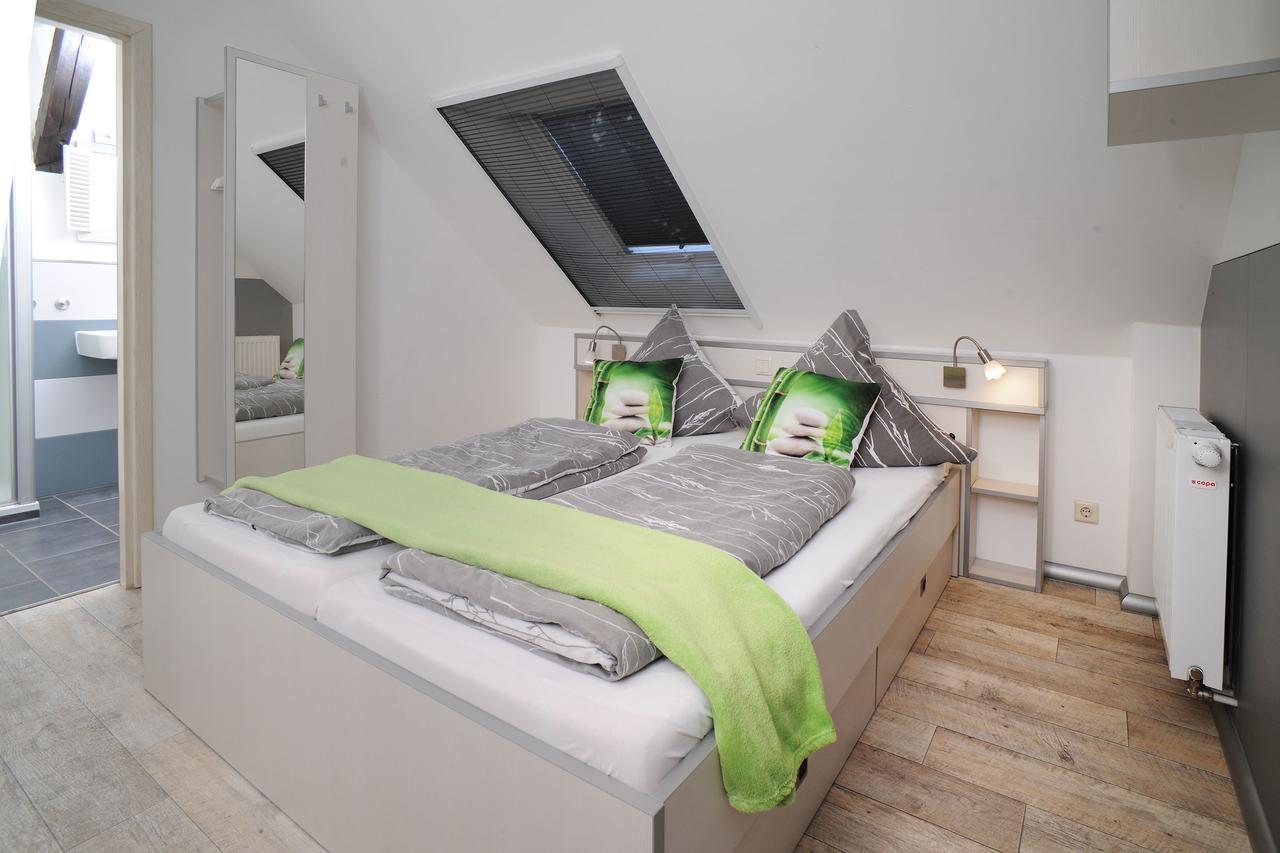Hotel Gutshof Zum Adlernest Arnsnesta Esterno foto