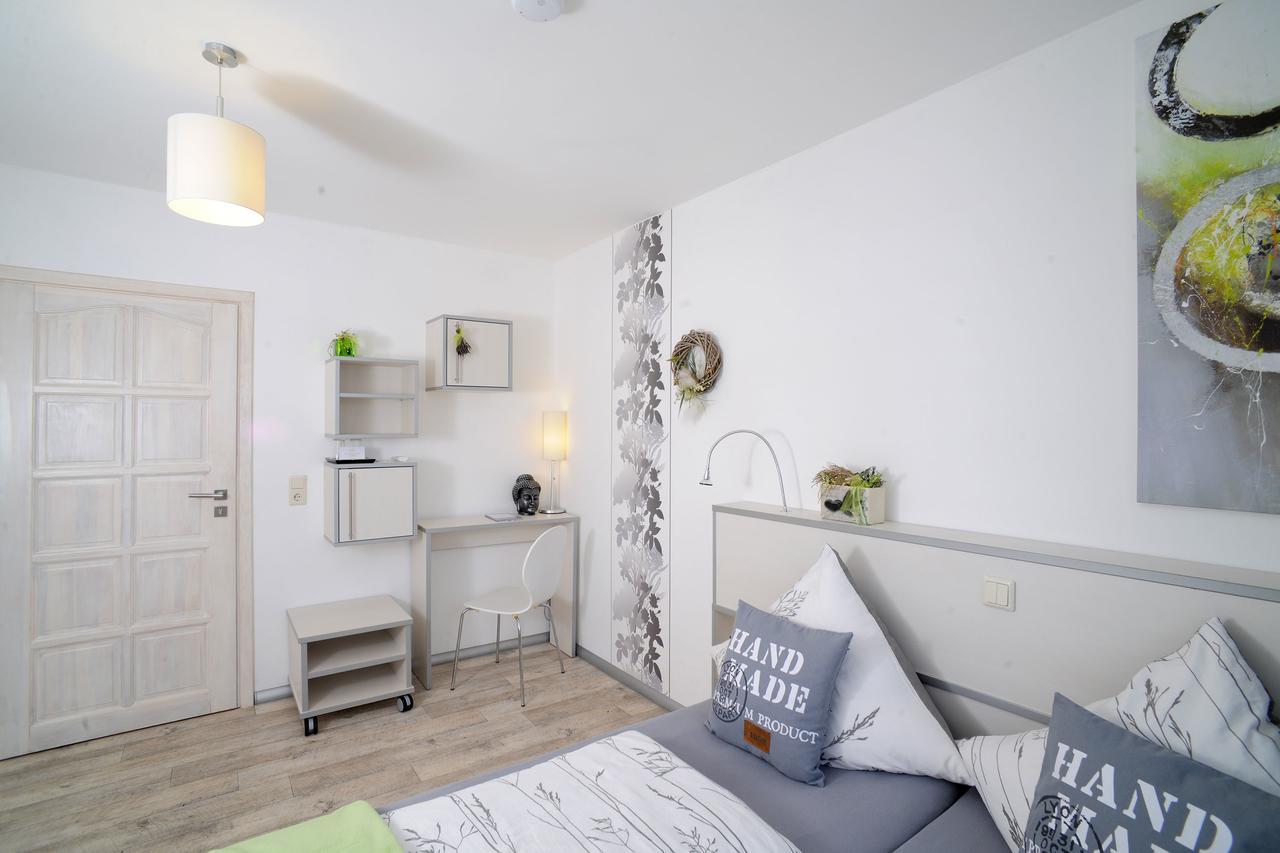 Hotel Gutshof Zum Adlernest Arnsnesta Esterno foto